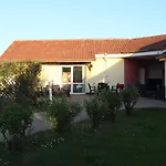 Galeria In The Garden Къща за гости Пловдив