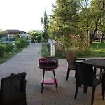 Къща за гости Galeria In The Garden