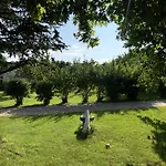 Galeria In The Garden Къща за гости 4*