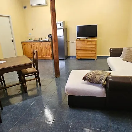Galeria In The Garden Гостевой дом 4*