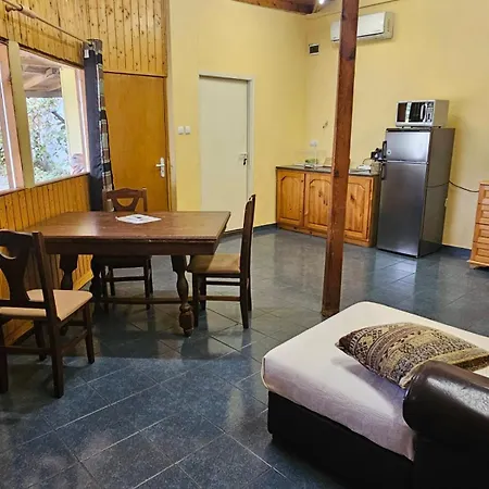 Galeria In The Garden