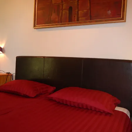 Galeria In The Garden Къща за гости Пловдив