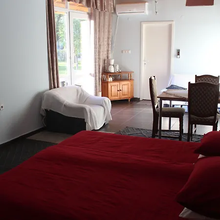 Galeria In The Garden Къща за гости Пловдив