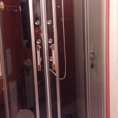 Къща за гости Galeria In The Garden 4*