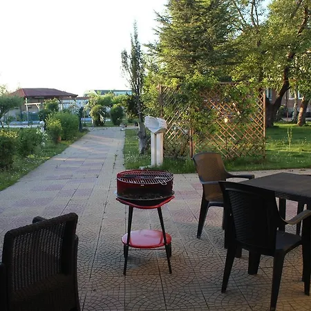 Casa de hóspedes Galeria In The Garden