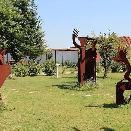 Гостевой дом Galeria In The Garden