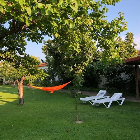 Гостевой дом Galeria In The Garden 4*