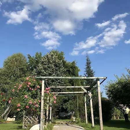 Πανσιόν Galeria In The Garden 3*
