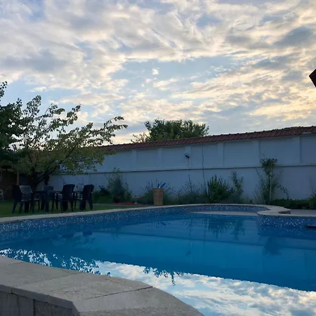 Къща за гости Galeria In The Garden Пловдив